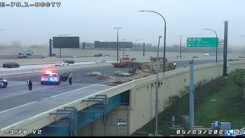 Interstate Closure in Orlando Due to Overturned Truck and Pallet Spill